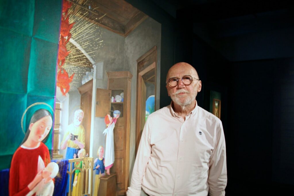 Autor při návštěvě expozice. Fotografie: Adéla Bogdanovská